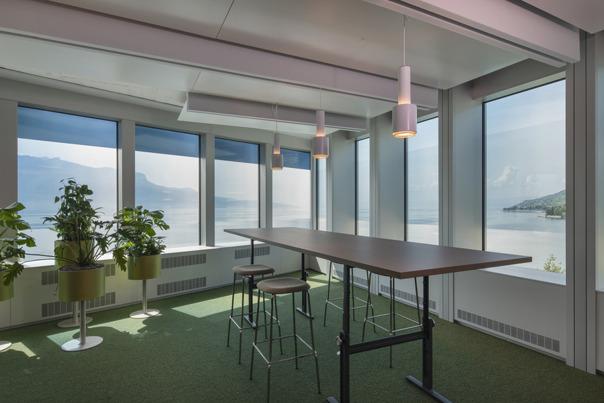 Die intelligenten Gläser regulieren die Wärme und die Lichtverhältnisse im Inneren des Gebäudes und reduziert so den Bedarf an Klimaanlagen und künstlichen Beleuchtungssystemen