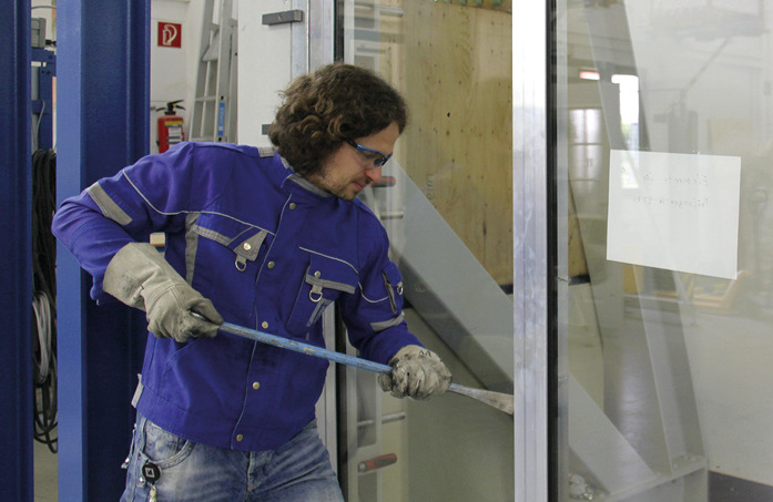 Fenster bei der manuellen Einbruchprüfung im ift Rosenheim