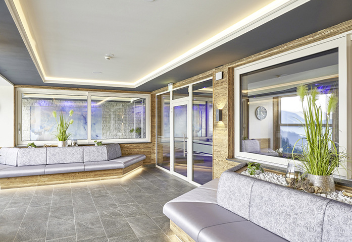 Im Saunabereich wurden zwei größere Schiebeelemente in Kalt- und Warmzonen für optimale Lüftung benötigt, die einer hohen Luftfeuchtigkeit ausgesetzt sind.