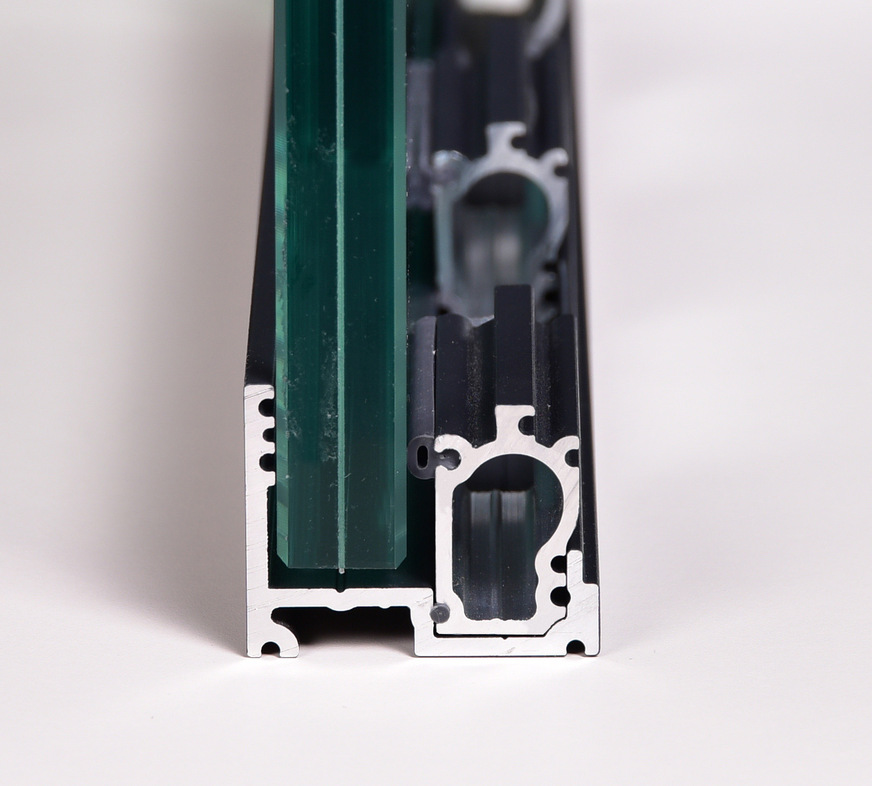 Ein Schnitt durch das&nbsp; Trennwandsystem Sanco Divide Easy.