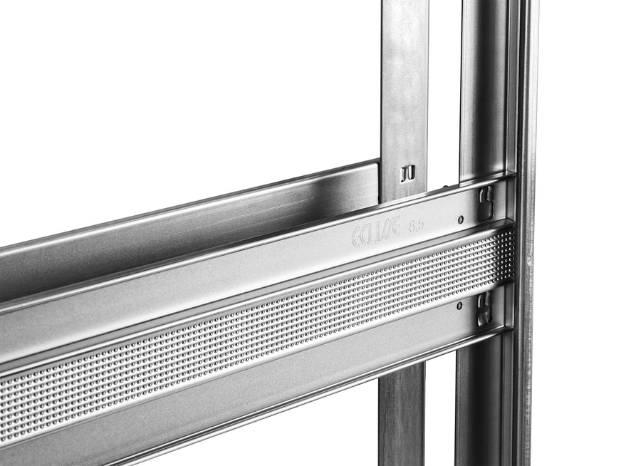 Die neue Mikroperforierung der Querprofile verleiht dem Schiebetürkasten eine zusätzliche Robustheit von über 25 Prozent zum Vorgängermodell.