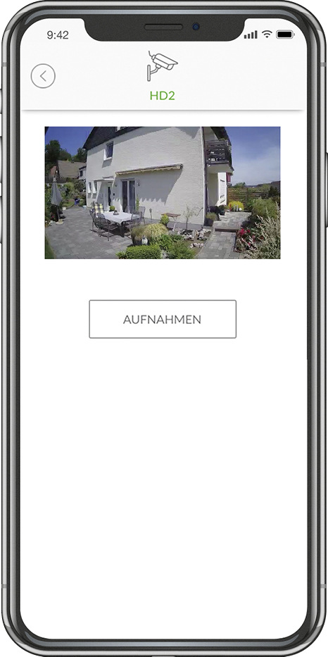 Von unterwegs aus alles im Blick: In der Home App lassen sich direkt die Live-Bilder der IP-Kameras – wie hier Eingangstür und Terrasse – anschauen.