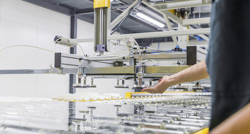 Zur Fertigung hochwertiger ﻿VSG-Scheiben braucht es entsprechende Anlagentechnik.