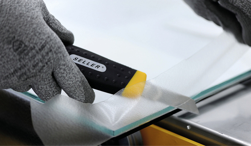 Eine gute Vorspannung und ein gutes Zusammenpassen der Gläser erleichtert das Laminieren erheblich.