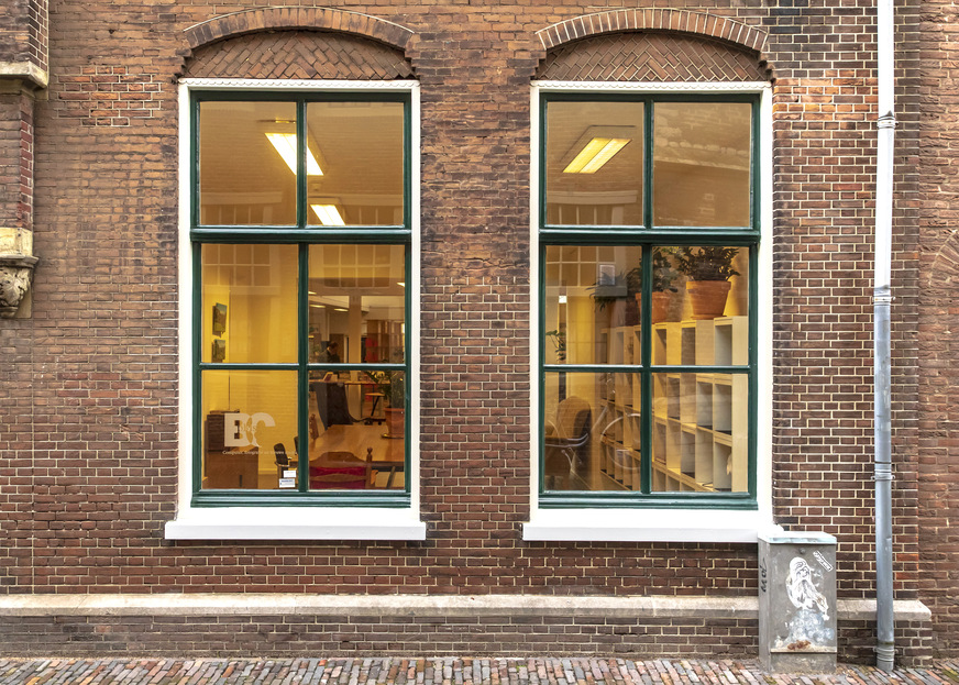 Das Vakuumglas „Fineo“ verwandelt alte Sprossenfenster in zeitgemäße Fenster, und die schönen Holzprofile und Fensterrahmen bleiben erhalten.