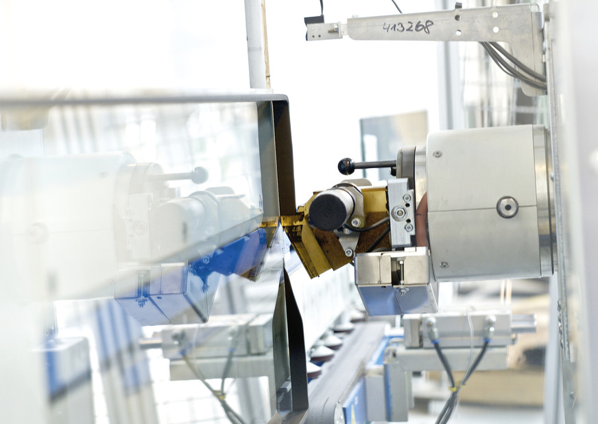 Neben Primär- und Sekundärversiegelung sowie dem Warme-Kante-Abstandhalter Ködispace 4SG und dem ­SG-Silikon­klebstoff Ködiglaze S bietet H.B. Fuller | Kömmerling viele Services rund um Structural Glazing.