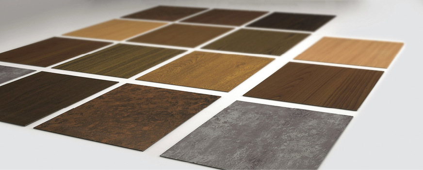 Mit der innovativen Beschichtungstechnologie heroal Surface Design (SD) lassen sich hochwertige und besonders widerstandsfähige Holz-, Rost- und Betonoptiken realisieren.