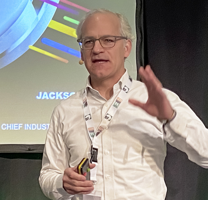 Jackson Bond von relayr stelle neue Kaufmodelle vor.