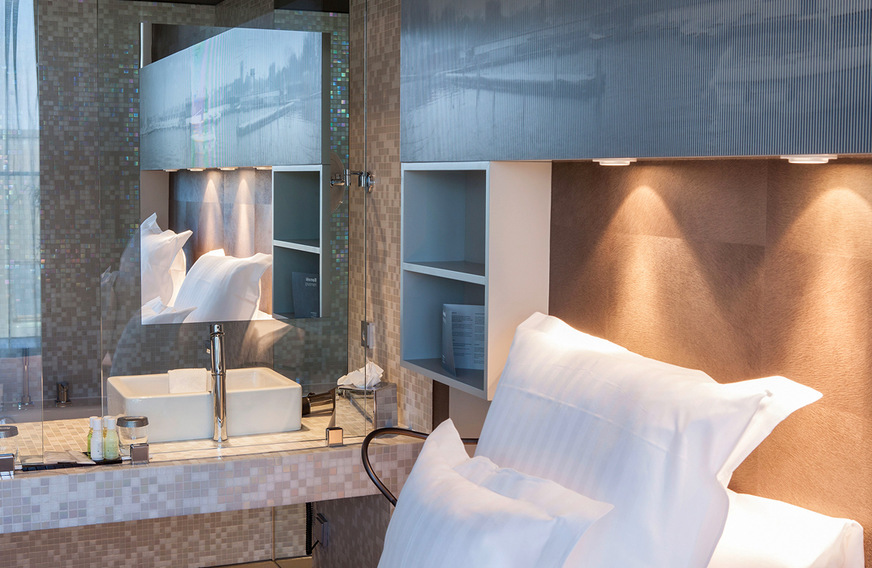 Im Hotel Baceló überraschen die Spiegel aus VSG mit einer beidseitigen Spiegelwirkung.