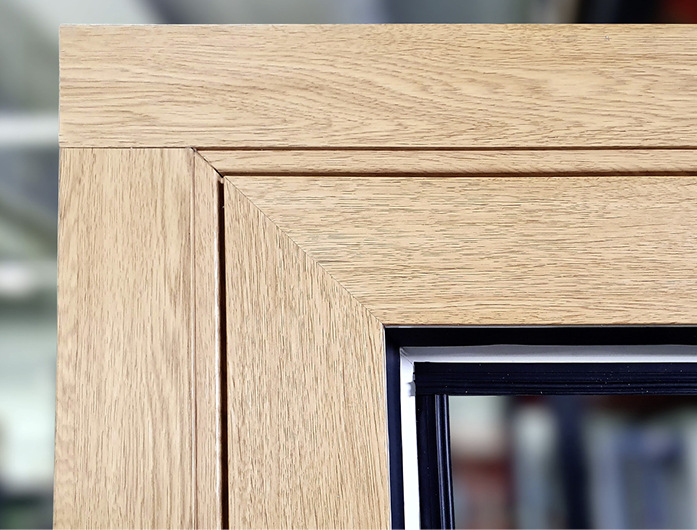 Die moderne Schweißtechnik hält auch bei Ventana Einzug und sorgt für nahtloses Design (hier mit Folienbeschichtung „Real Wood“ von Renolit).