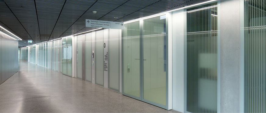 Die Trennwände und Türen des Anbieters BlessArt sind mit Gläsern von Glas Trösch ausgestattet, die unterschiedliche Funktionen erfüllen und zugleich optisch überzeugen.