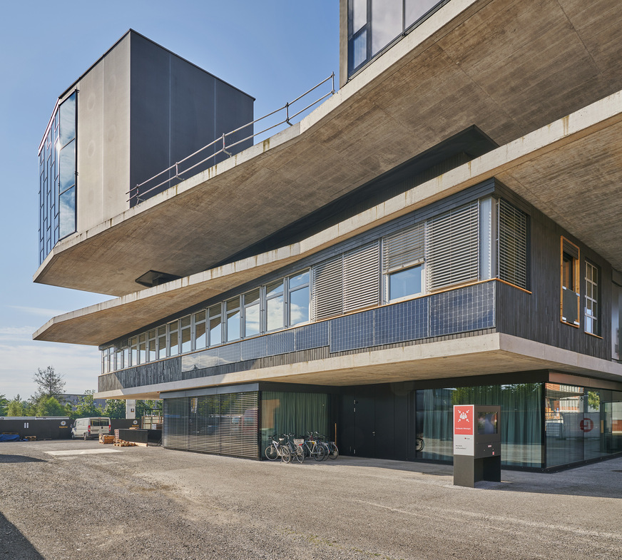 NEST ist das modulare Forschungs- und Innovationsgebäude der Empa und der Eawag. Saint-Gobain Schweiz gehört zum Partnernetzwerk von NEST. Die Abstandhalter Swisspacer Ultimate wurden bei wiederverwendeten Gläsern als Rahmen in der Unit „Sprint“ verbaut.