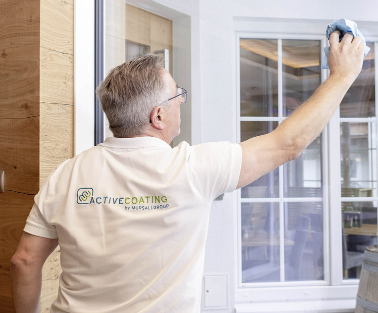 Auch Bestands­fenster und ­Türen ­lassen sich mit ­Active ­Coating nachrüsten.