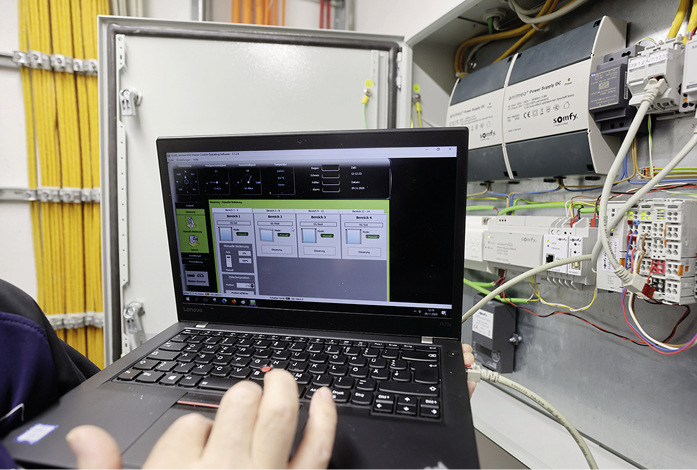 Die Somfy-Zentrale wurde über eine BACnet-Anbindung an die Gebäude-Leittechnik angeschlossen.