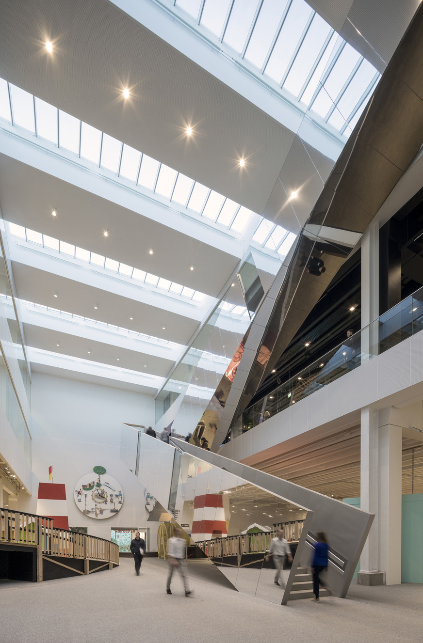 Das Experimentarium zeigt, wie bei Sanierungen und Erweiterungsbauten attraktive Räume entstehen können. Mit entscheidend dafür ist der großzügige Tageslichteinfall durch die Velux Modular Skylights.