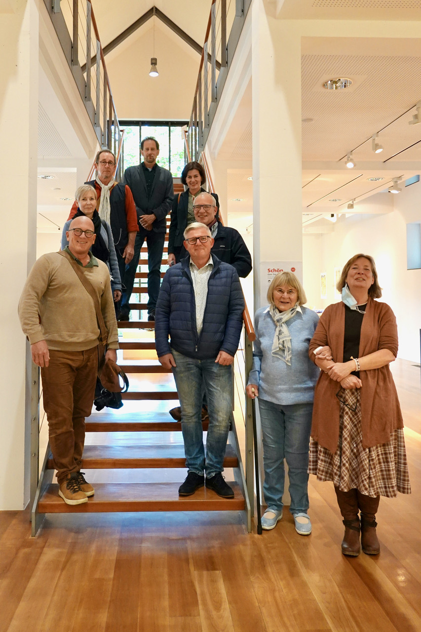 Die Hadamarer Delegation zu Besuch im Glasmuseum in Lette (v.l.): A. Otto, C. Nedden, R. Eul, F. Dierig, A. Hebgen, F. Ballowitz, M. Pagel, sowie Stifterin L. Ernsting und J. Geldmann vom Glasmuseum Lette.
