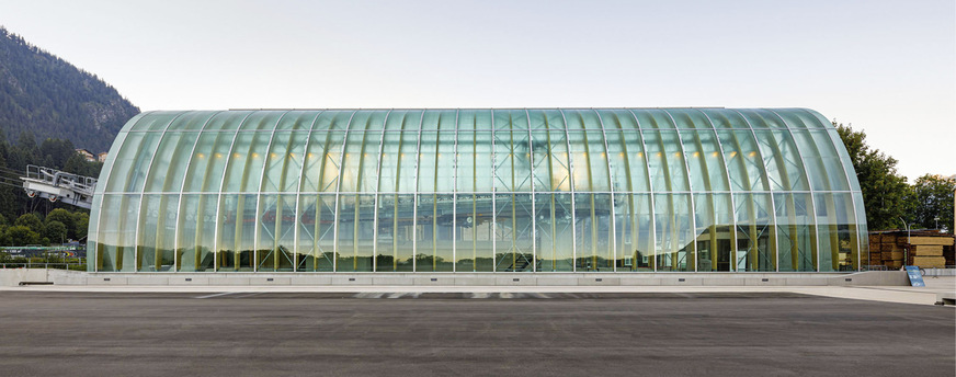 Die neue Seilbahnstation aus der Feder von Büro HK Architekten besticht durch ihren hohen Glasanteil.