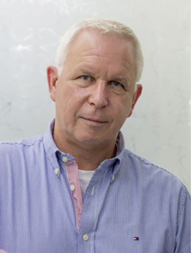 Friedrich J. Decker, Geschäftsführer von Glas-Mayer Ginsheim