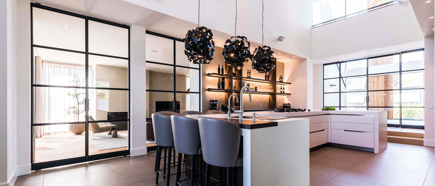 Mit ihrem Industrie-Look liegen die Stahlrahmentüren von Keizers voll im Trend.