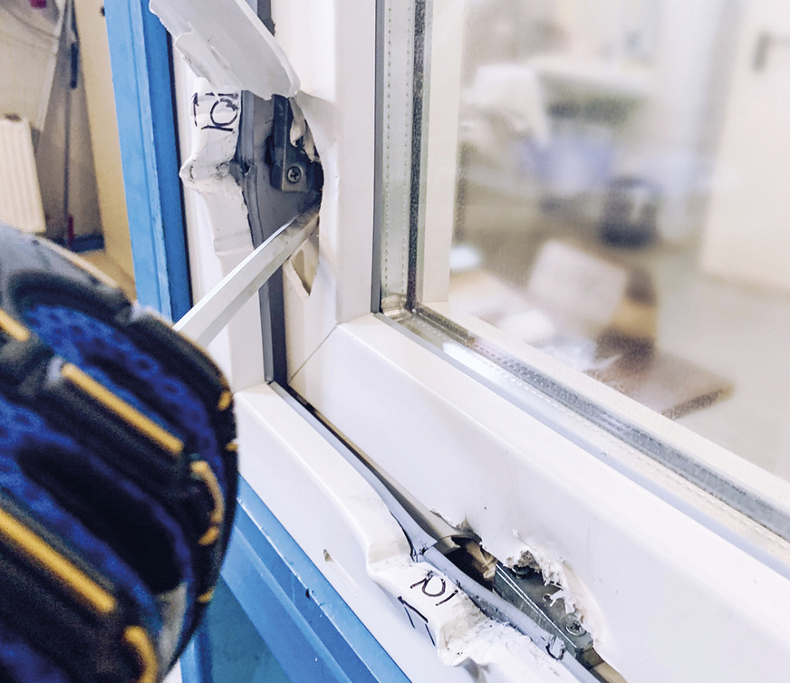 Die Fensterbeschläge „PM12/16-VdS“ von Roto lassen sich herstellerunabhängig nachträglich in vielen Holz- und Kunststofffenstern verbauen.