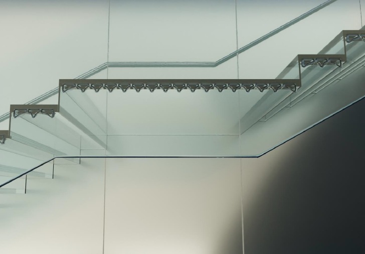 Angedruckt gläserne Halter im konstruktiven Einsatz: Modell einer Treppe mit gedruckten Haltepunkten