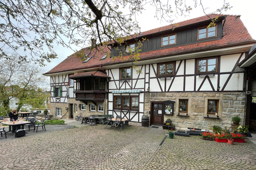 Die Außenterrasse des Weingut Kern in Oberderdingen vor den Umsetzungen im Rahmen von R+T projects.