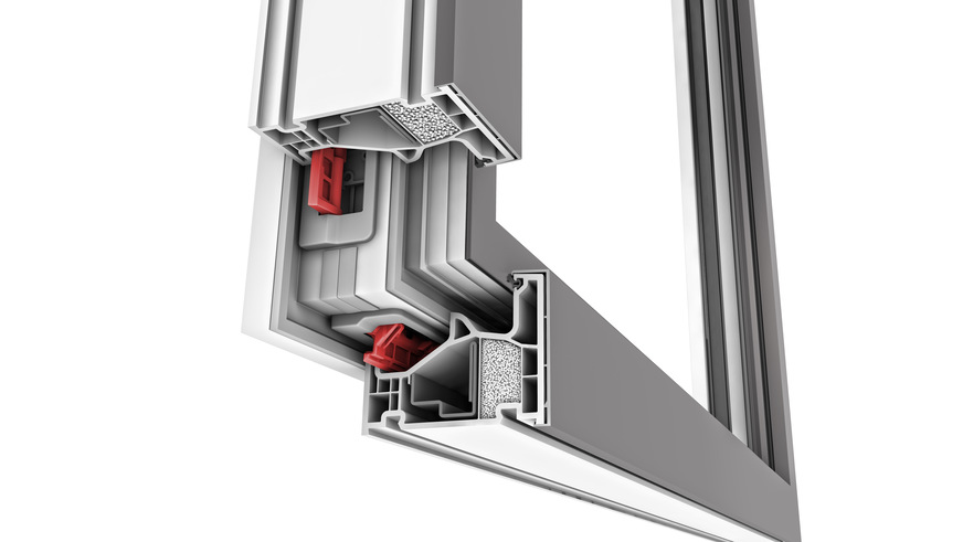 Im Internorm-Fenster KF 510 nutzt man anstelle von vorstehenden Verriegelungszapfen integrierte Verriegelungsklappen, die ein Aushebeln des Fensters quasi unmöglich machen.