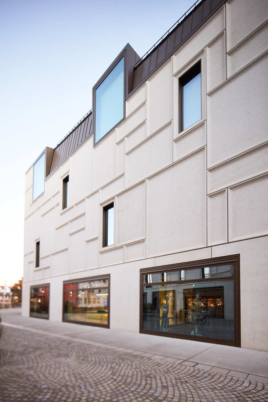 Die smarte Multifunktions-Beschichtung der sunbelt D60 Sonnenschutzgläser im Augustinerhof in Nürnberg ermöglicht eine optimale Ausnutzung des Tageslichts.