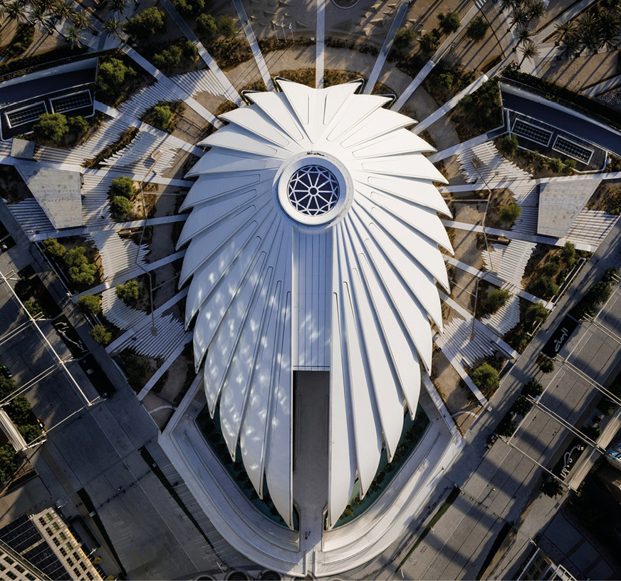 Der konzeptionelle Rahmen des Pavillions wurde von der Anmut und Kraft eines ­Falken, dem Nationalvogel der VAE, inspiriert.﻿