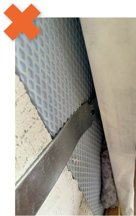 Falsch: Ein Verschrauben in der Dämmebene selbst gibt dem Element keinen Halt.