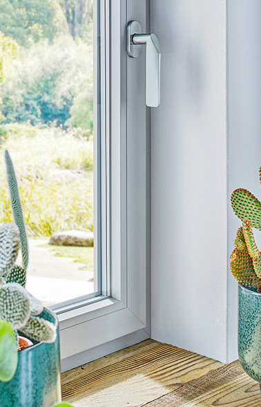 Das Greta-Fenster mit der grauen Beton-Optik
