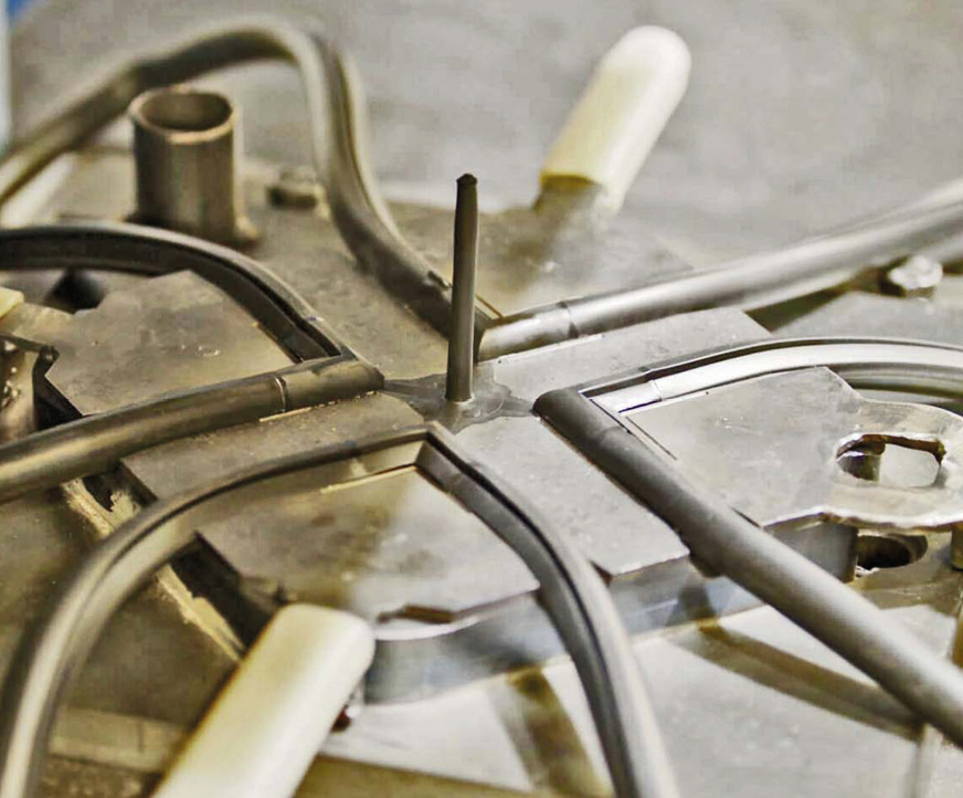 Reiff fertigt nach Vorgabe Dichtungsrahmen mit vulkanisierten Eckverbindungen.