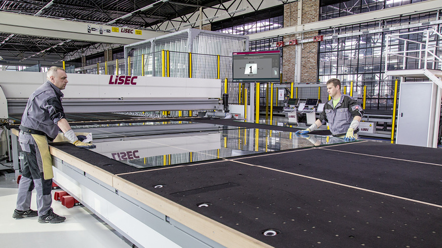 Der händische Eingriff wird in der Glasverarbeitung immer mehr automatisiert werden.