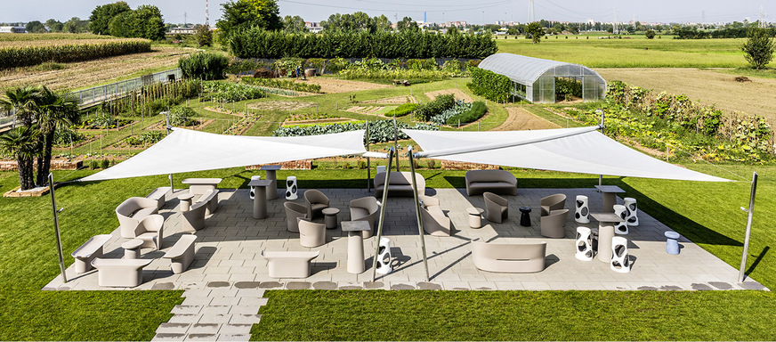 Das vielseitigste Sun Sail Maestrale (Mistral) ist ein selbsttragendes, mit vier Pfosten ­aus­gestattetes Sonnensegel mit einer Größe bis zu 8 × 8 m und einer max. Fläche von 55 m2.