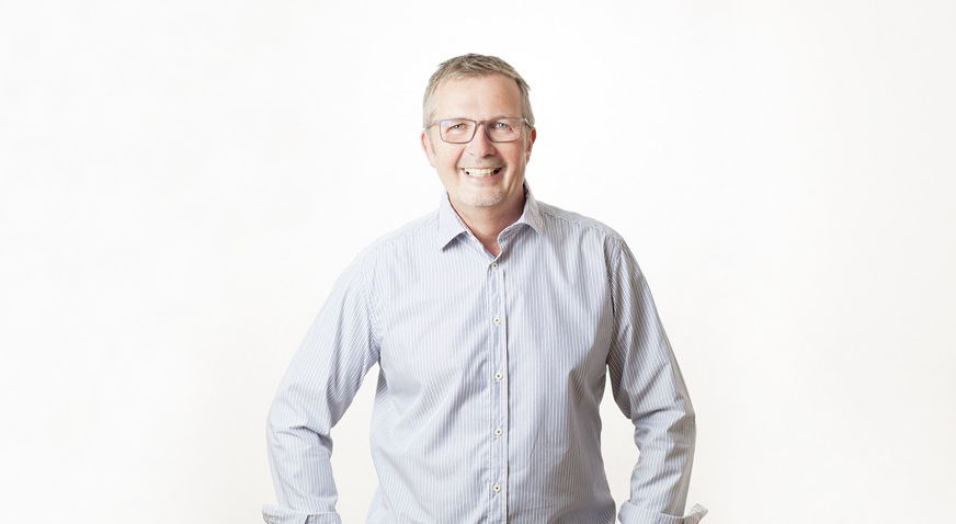 Christoph Gilles, Produktmanager bei EnviroFALK: „Unser EnviModex Filtersack ist die perfekte Lösung für die Entwässerung von Schleifschlamm in der Glas-Industrie.“