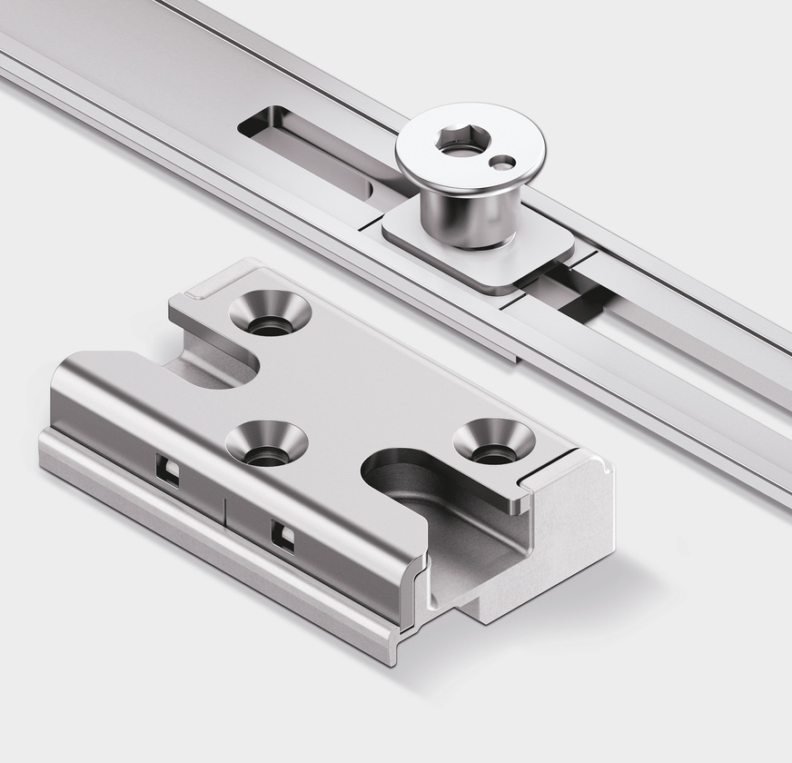 Fensterbeschläge wie hier der Nachrüstbeschlag „PM 12/16-VdS“&nbsp; von Roto aus Stahl oder anderen Metalllegierungen&nbsp;