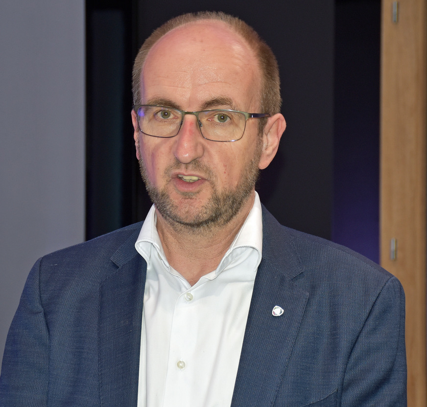 Frank Zimmermann ist Divisional Chief Technology Officer Window Solutions bei Rehau AG & Co. KG