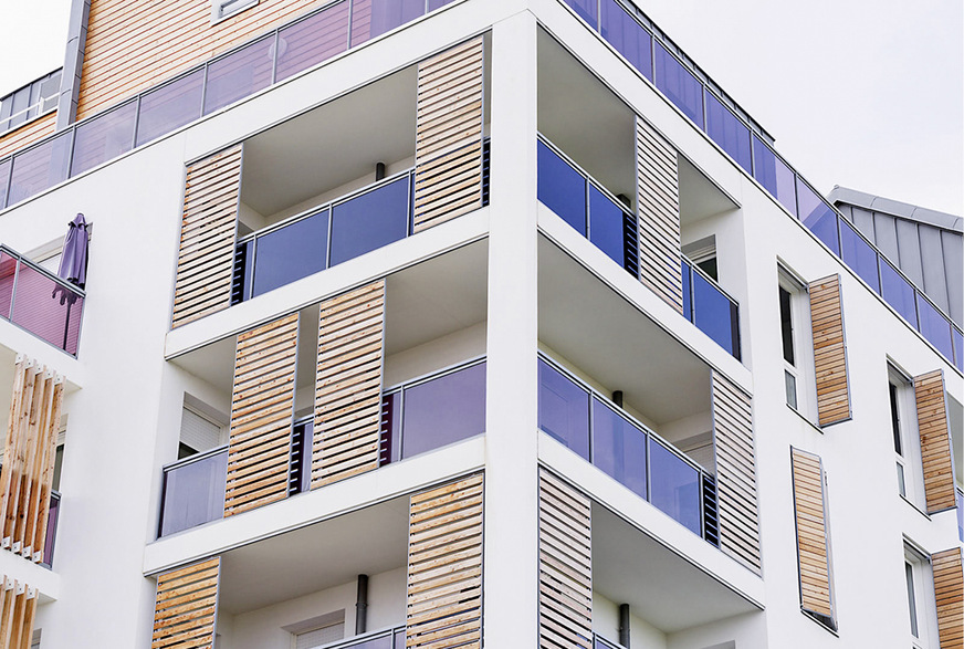 Schiebeläden haben sich im Bereich Sicht- und Sonnenschutz gerade beim ­Wohnungsbau als feste Größe etabliert.