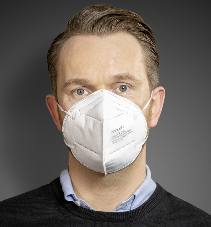 Offener, neutraler Gesichtsausdruck: Die Augenpartie ist entspannt.