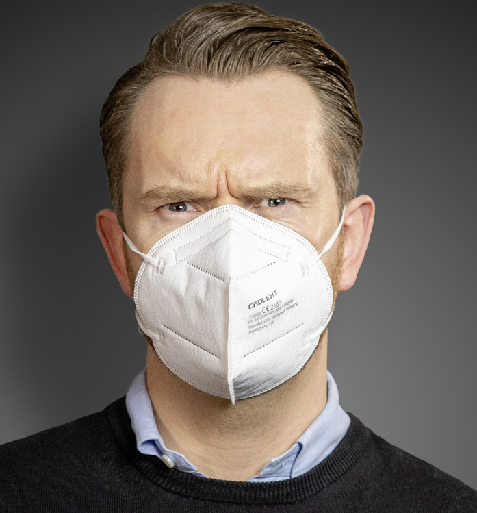 Verärgerung: Die Augenbrauen sind mittig zusammengezogen und die Augen verengt.