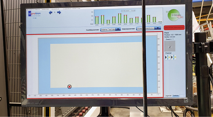 Die Ergebnisse der kontrollierten Gläser zeigt der ­Monitor der Visitierstation an: Gläser mit Fehler werden mit roten Rand dargestellt, fehlerfreie mit grünem.