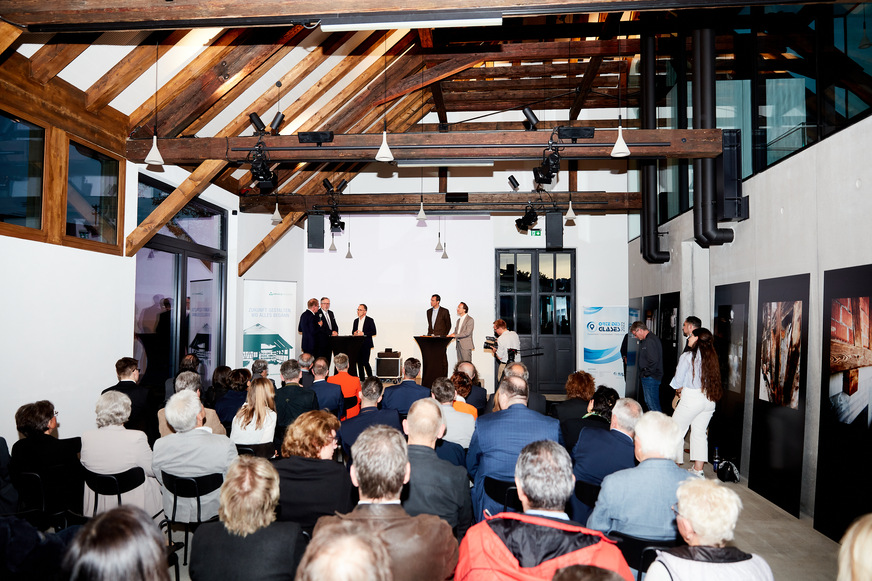Full House bei der Eröffnungsfeier  der Arnold Akademie in Miedelsbach (bei Schorndorf).