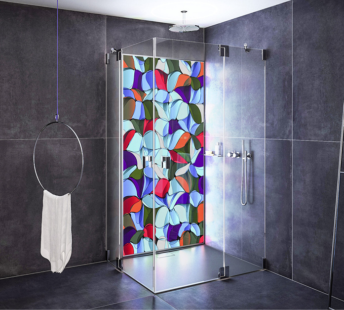 Mit einer bedruckten und beleuchteten Duschrückwand von glassdouche lässt sich Kunst ansprechend ins Badezimmer holen.