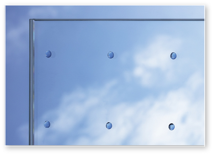 Für den optimierten Vogelschutz muss das Paillettenmuster weniger als 1 % der Glasfläche bedecken.