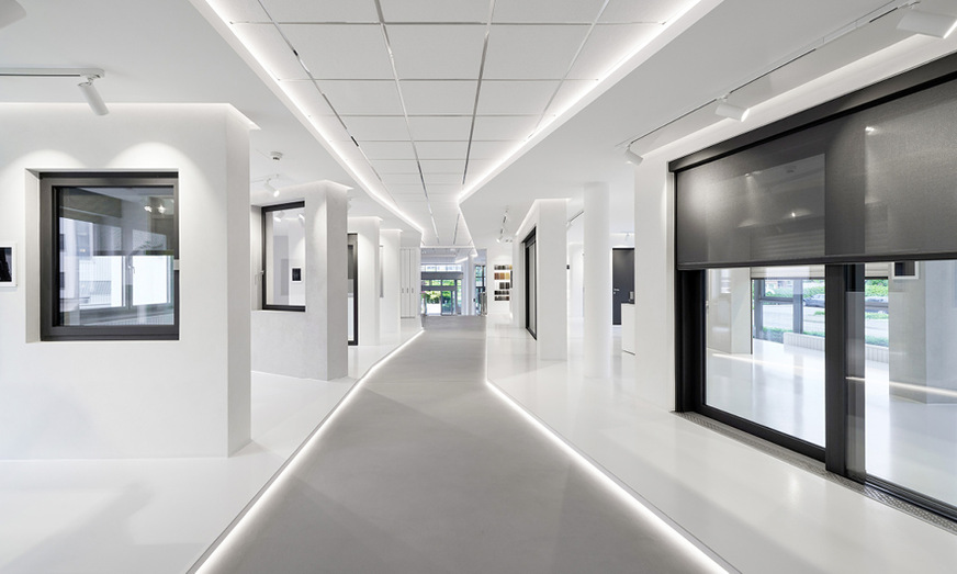 Von Wohn- und Objektbau bis hin zu Designvielfalt und Nachhaltigkeit zeigt der neue Showroom auf rund 440 m² Ausstellungsfläche das Produkt- und Serviceportfolio von heroal.