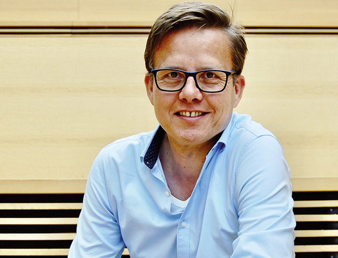 Chefredakteur Daniel Mund ist seit 2001 bei der GLASWELT und thematisiert speziell das Ressort Fenster, Türen, Bauelemente.
