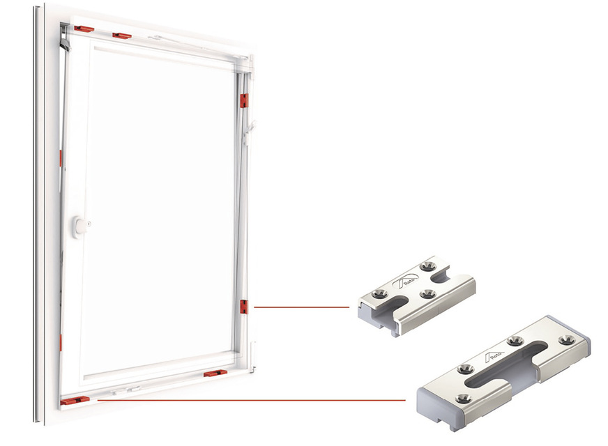 Das „Roto NX“-Sortiment umfasst ab sofort optimierte Stahlrahmenteile, die sich laut Hersteller in Kombination mit Sicherheitsschließzapfen für PVC- und Holzfenster bis RC 3-Niveau eignen. Hinzu komme verstärkter Kunden­nutzen auf den Feldern Verarbeitung und Montage, Bedienkomfort und Design. Das Foto zeigt ein „TiltSafe“-­Fenster mit Sicherheitskipplagern und -schließstücken.