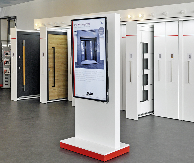 In der neuen Ausstellung sind 29 Haustürmodelle zum Anfassen und Ausprobieren enthalten.
