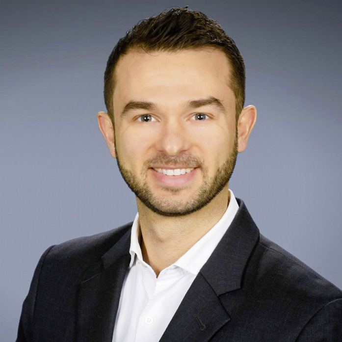 Mattia Sola ist Geschäftsführer von ShowMotion Deutschland. Das Unternehmen ist auf die Planung und Realisierung von designorientierten Ausstellungsräumen für Bauelemente und Bodenbeläge spezialisiert.