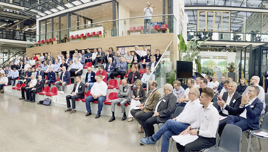 Mehr als 130 Teilnehmer begrüßte der Bundesverband ProHolzfenster (BPH) am 19. und 20. Mai 2022 zum 13. Holz-/HolzAlufenster-Kongress bei Solarlux im niedersächsischen Melle.